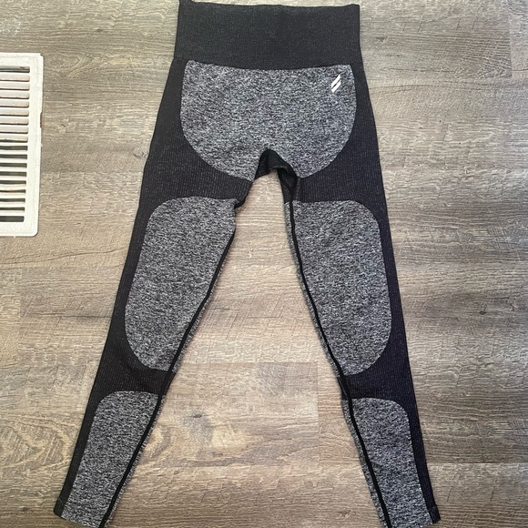❌SOLD❌ DOYOUEVEN Impact Seamless Leggings - Picture 2 of 5